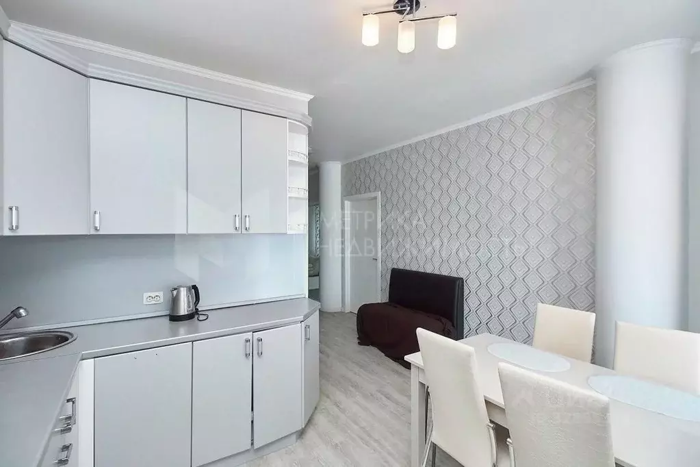 2-к кв. Тюменская область, Тюмень ул. 50 лет ВЛКСМ, 15 (66.0 м) - Фото 1