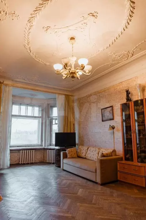 Комната 61,1 м в 6-к., 5/6 эт. - Фото 1