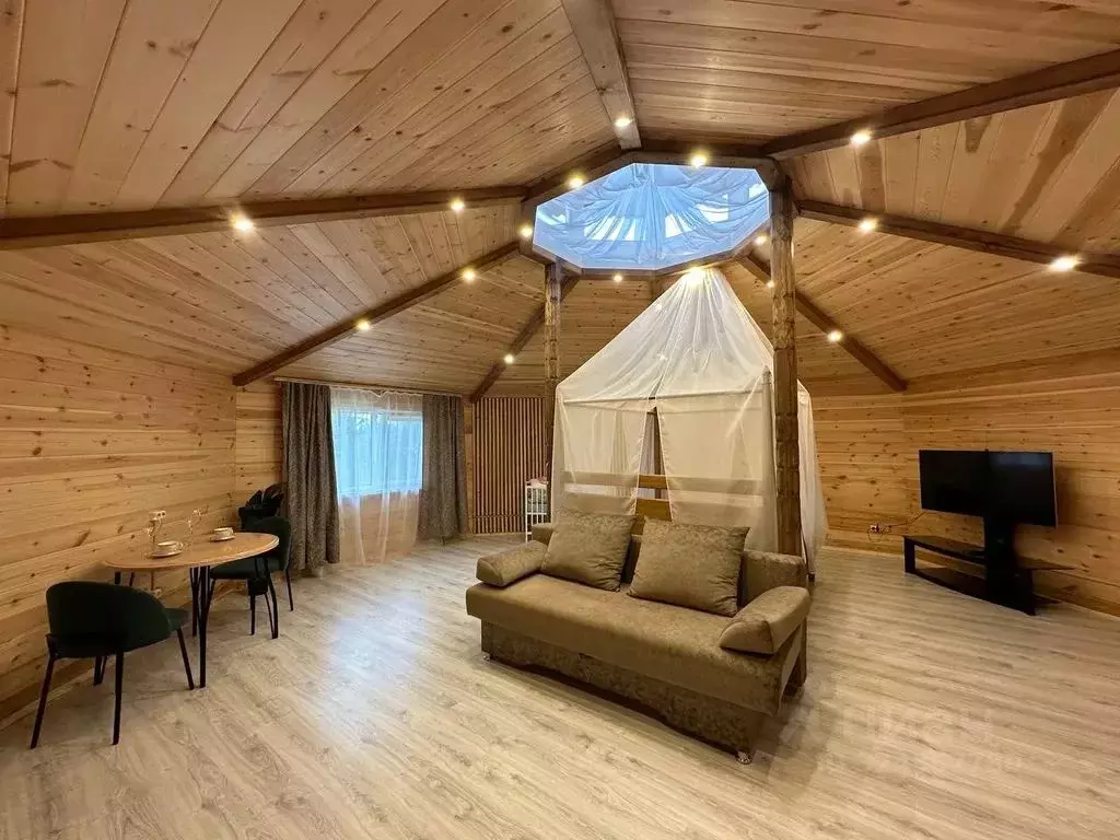 Дом в Бурятия, Тункинский район, пос. Аршан  (50 м) - Фото 1