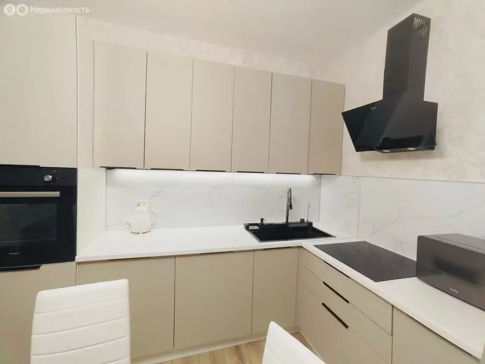 2-комнатная квартира: Анапа, улица Адмирала Пустошкина, 12к3 (65 м) - Фото 0