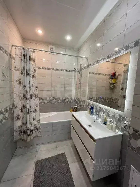 3-к кв. Калининградская область, Калининград Осенняя ул., 24 (86.0 м) - Фото 0