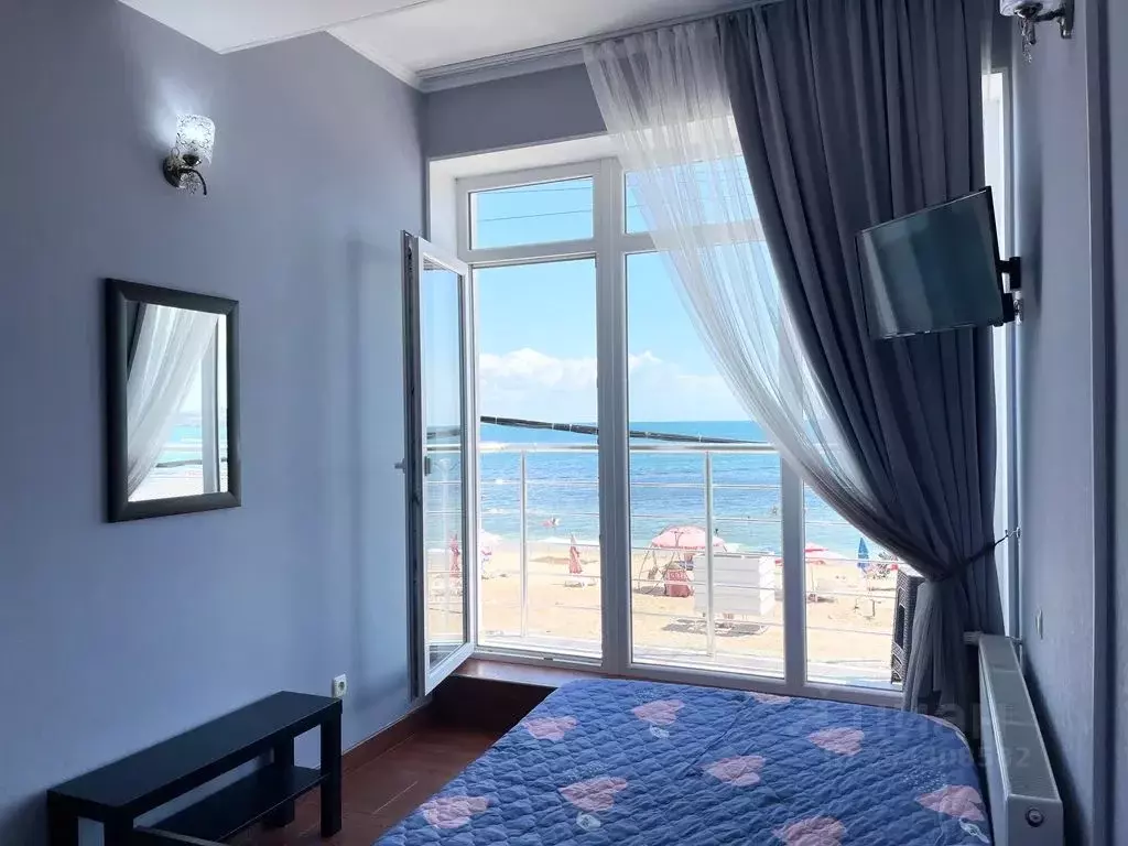 Комната Крым, Феодосия наб. Черноморская, 28 - Фото 1