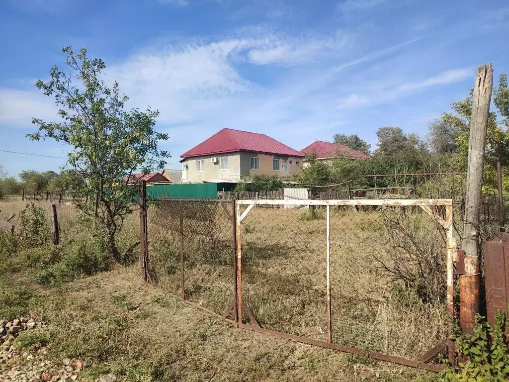 Участок в Саратовская область, Энгельсский район, Красноярское ... - Фото 0
