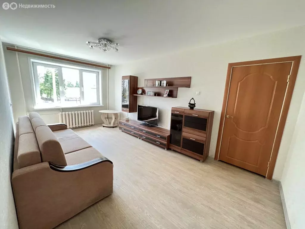 3-комнатная квартира: Киров, проспект Строителей, 50 (63 м) - Фото 0