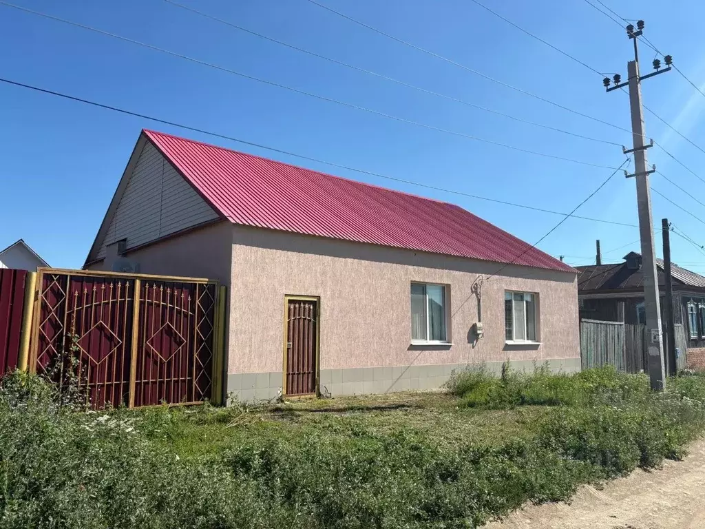Дом в Саратовская область, Красноармейск Советская ул., 103 (150 м) - Фото 1