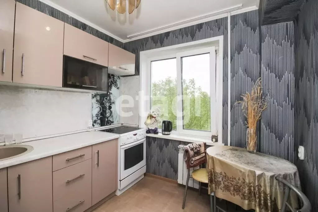 4-к кв. Красноярский край, Красноярск Волжская ул., 7а (59.8 м) - Фото 0