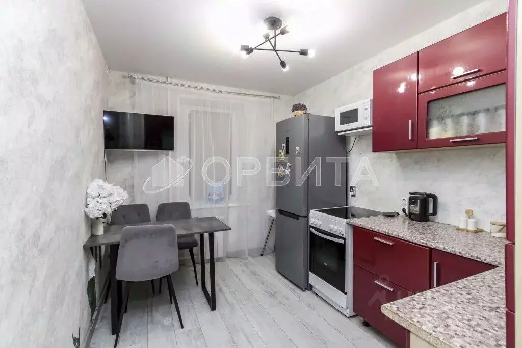 2-к кв. Тюменская область, Тюмень ул. Домостроителей, 12А (51.0 м) - Фото 1