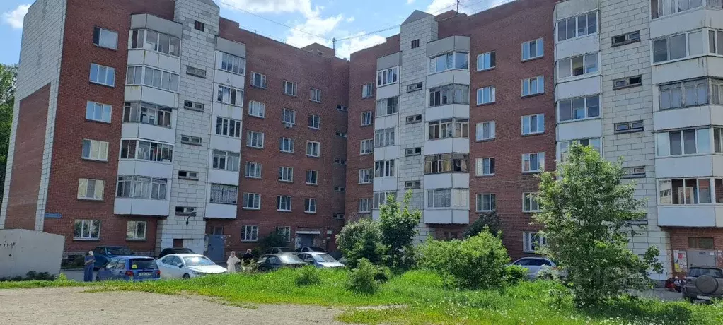 3-к кв. Свердловская область, Среднеуральск Исетская ул., 3 (72.3 м) - Фото 0