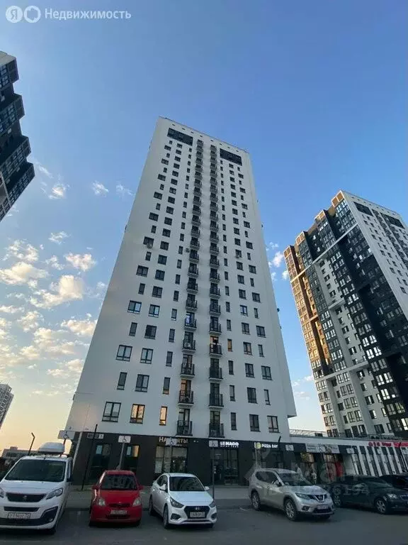 3-комнатная квартира: Тюмень, улица Александра Протозанова, 8 (86.2 м) - Фото 1