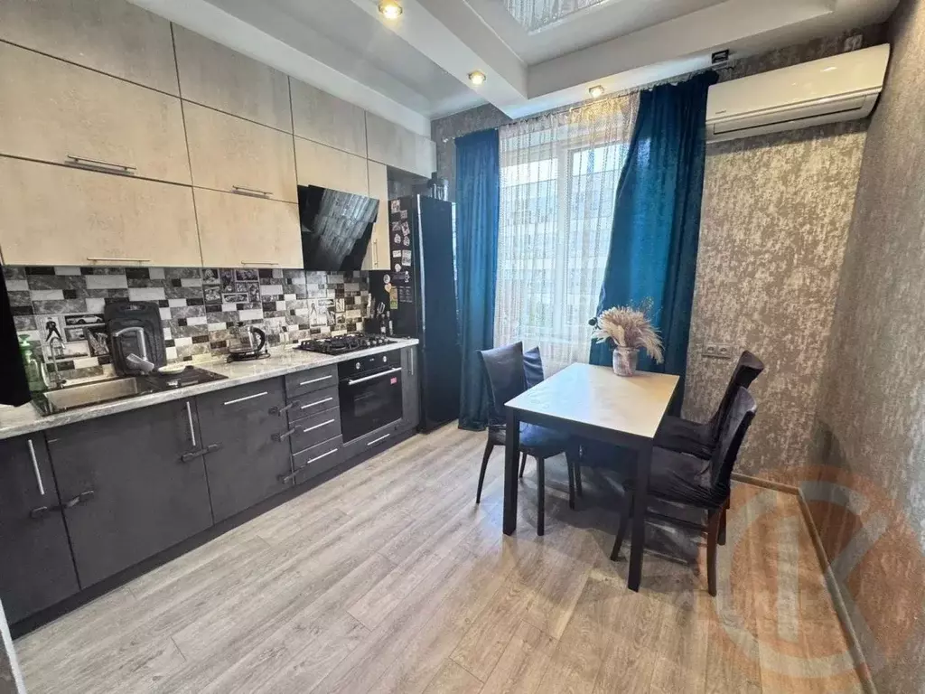 2-к кв. Крым, Симферополь ул. Битакская, 37А (67.0 м) - Фото 1