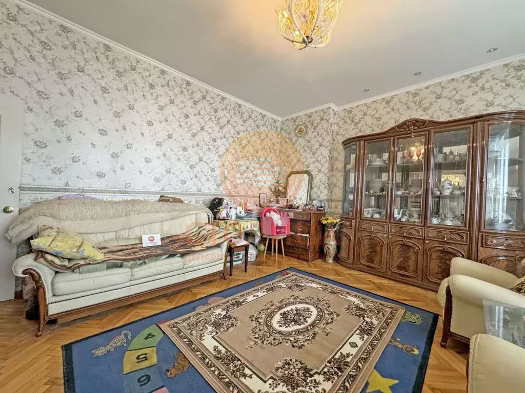 Комната 70 м в 2-к., 6/7 эт. - Фото 1