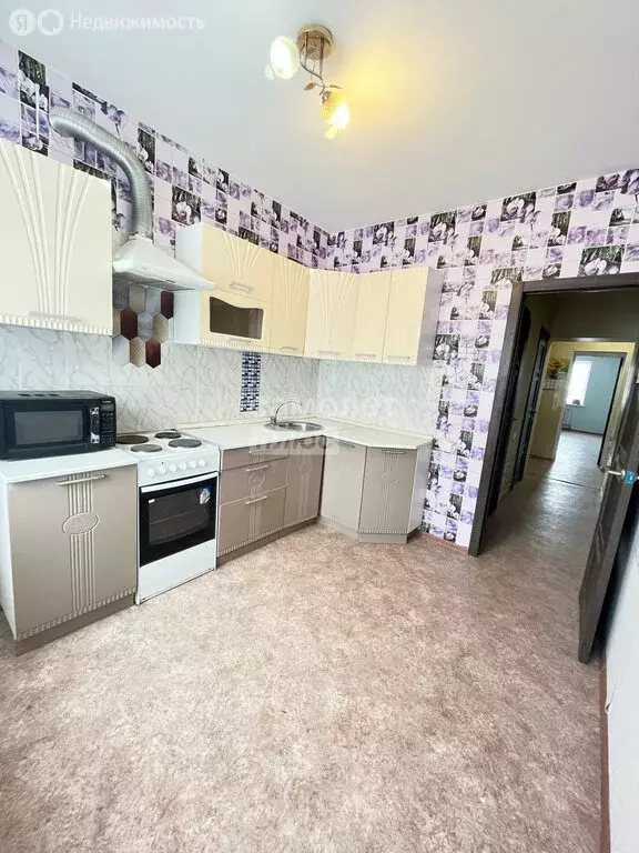 3-комнатная квартира: Стерлитамак, проспект Октября, 48 (81.2 м) - Фото 2