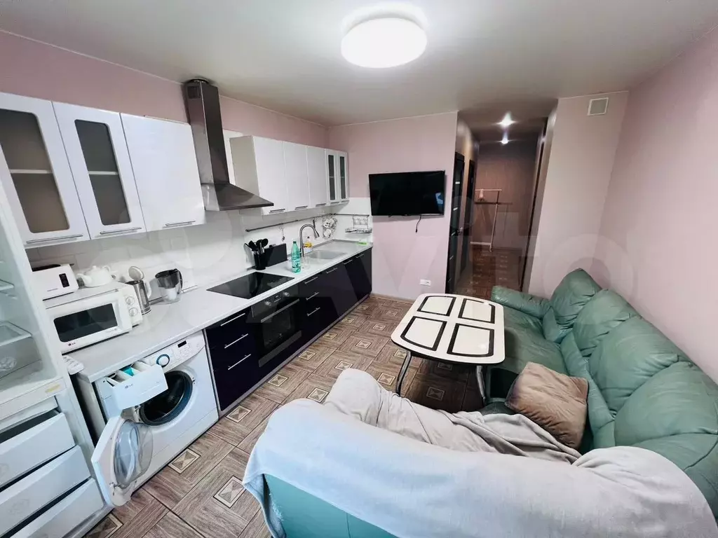 2-к. квартира, 60 м, 3/24 эт. - Фото 0