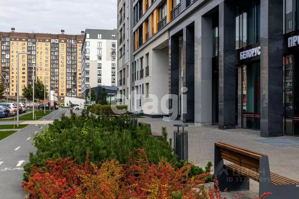 3-к кв. Тюменская область, Тюмень ул. 50 лет Октября, 57Бк2 (103.1 м) - Фото 0
