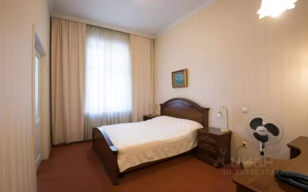 Комната Санкт-Петербург 7-я Васильевского острова линия, 70/18 - Фото 1