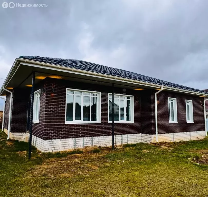 Дом в Брянская область, Жуковский муниципальный округ, деревня Мосток, ... - Фото 1