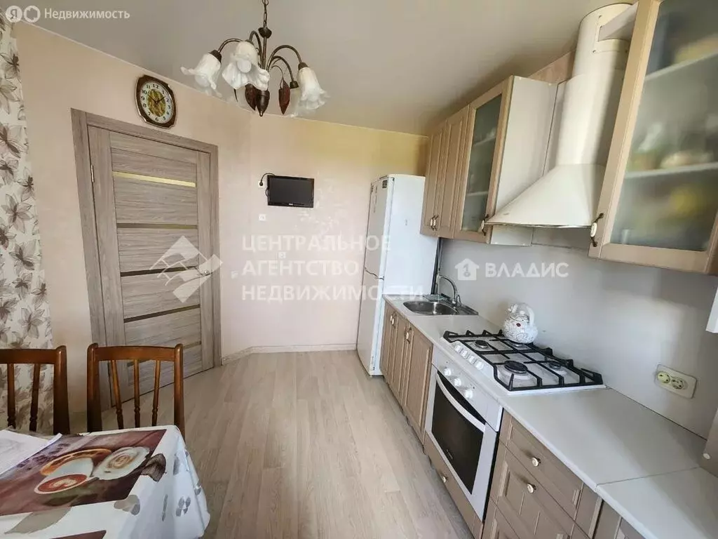 1-комнатная квартира: Рыбное, Крымская улица, 12 (35.6 м) - Фото 1