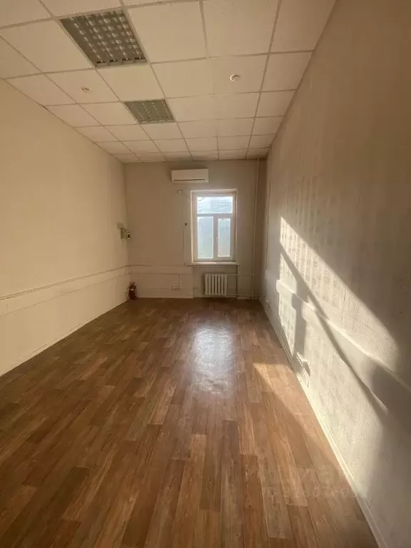 Офис в Волгоградская область, Волгоград ул. В.И. Ленина, 9 (20 м) - Фото 2