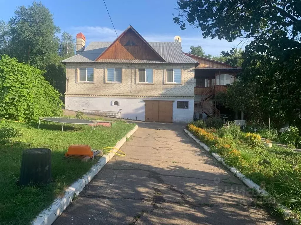 Коттедж в Саратовская область, с. Курдюм ул. Молодежная, 46 (230 м) - Фото 1