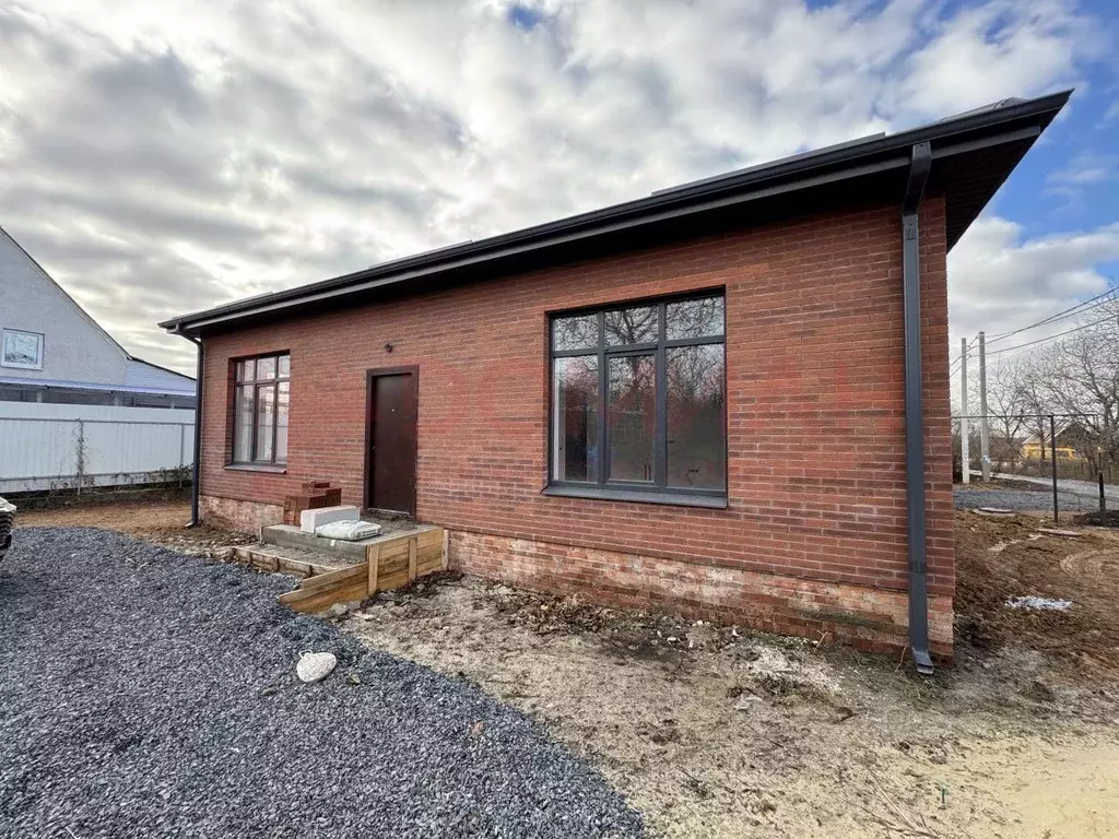 Дом в Ростовская область, Новочеркасск Сарматская ул., 182 (100 м) - Фото 1