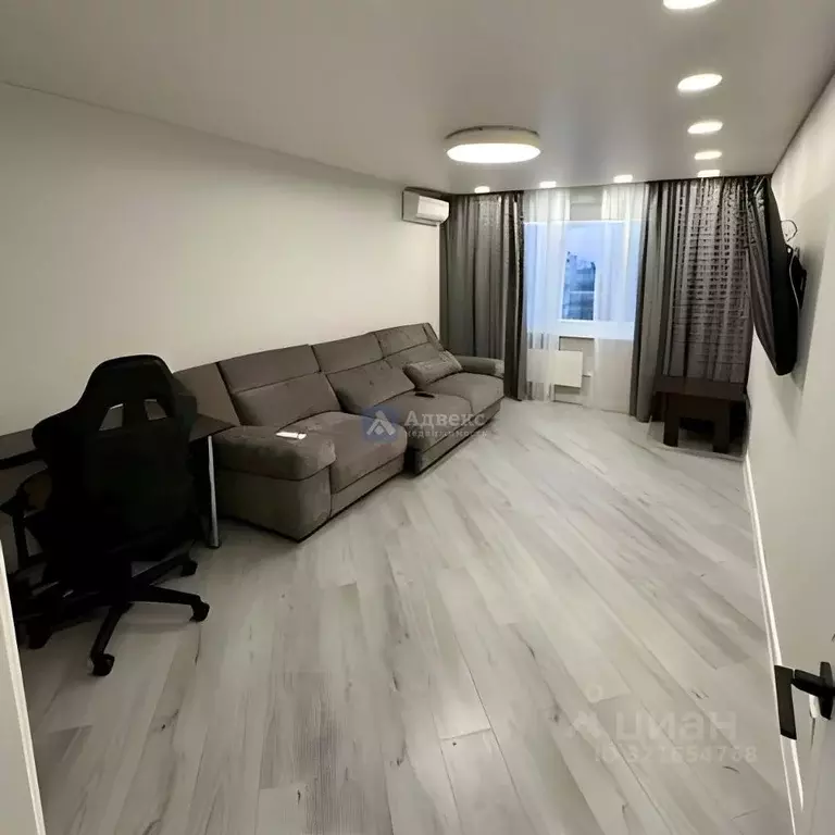 2-к кв. Тюменская область, Тюмень ул. Валентины Трофимовой, 13 (67.0 ... - Фото 1