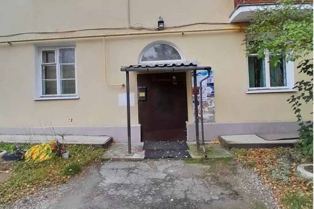 Комната Свердловская область, Екатеринбург ул. Славянская, 37 (28.6 м) - Фото 1