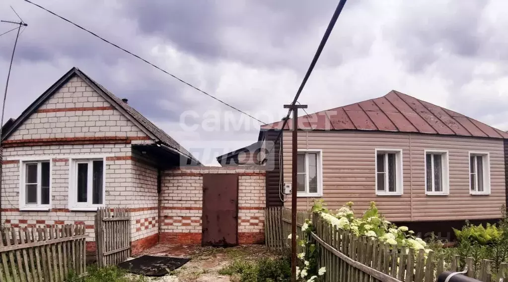 Дом в Курская область, Октябрьский район, Черницынский сельсовет, с. ... - Фото 1