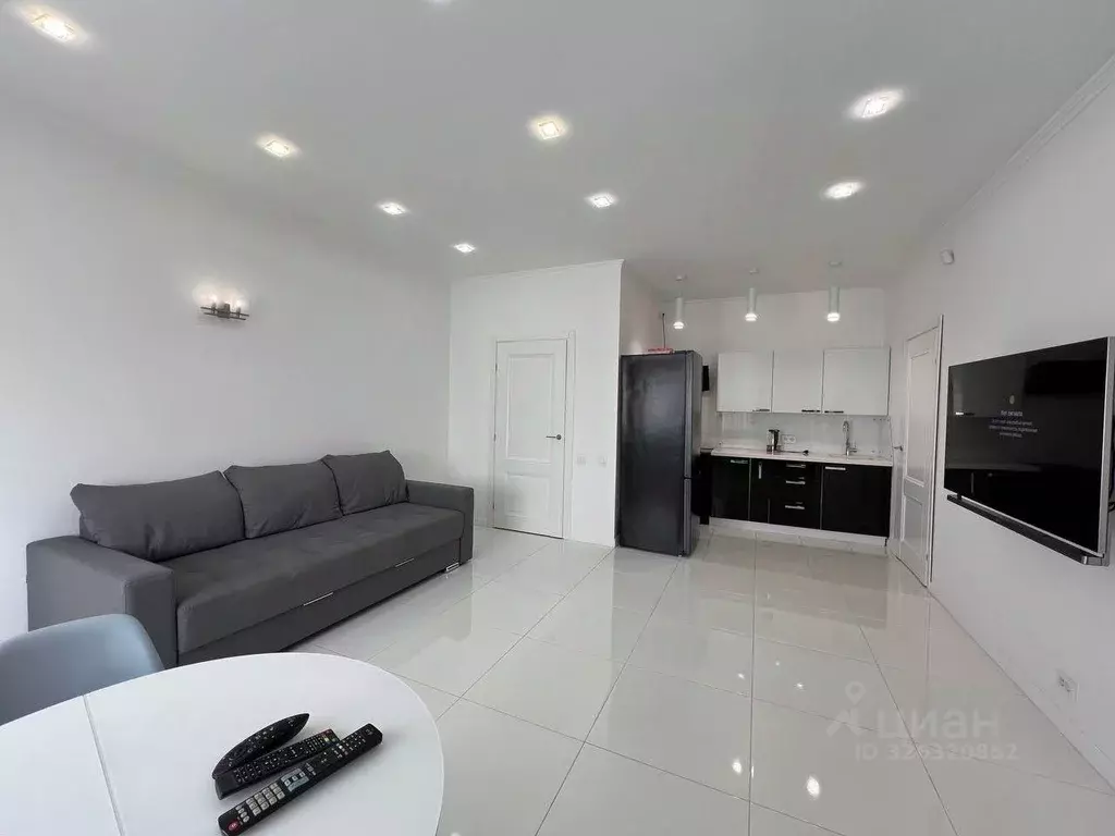 2-к кв. Челябинская область, Челябинск ул. Елькина, 43 (50.0 м) - Фото 1