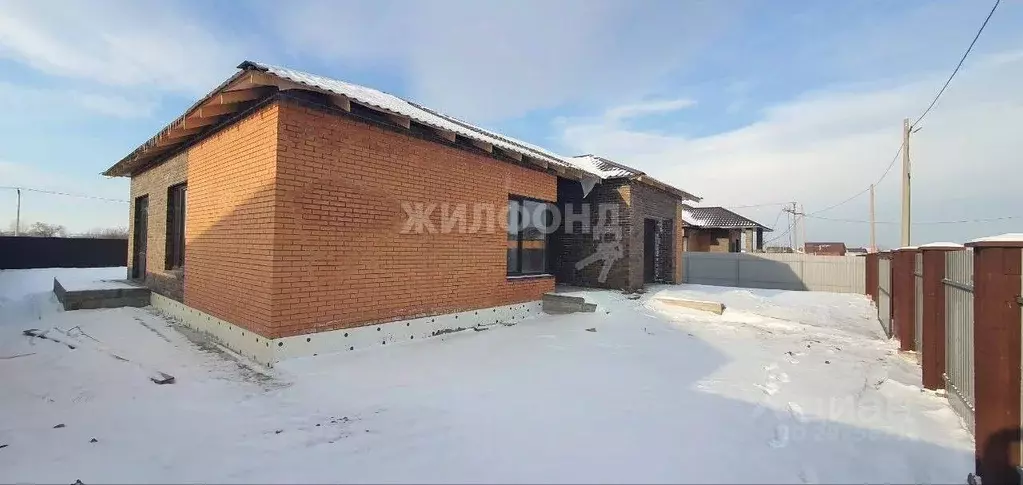 Дом в Хакасия, Усть-Абаканский район, с. Калинино  (120 м) - Фото 0