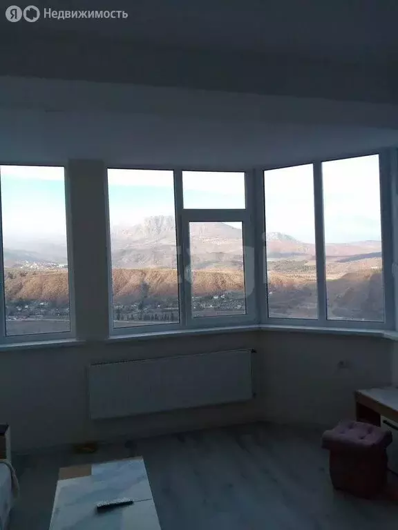 1-комнатная квартира: Алушта, улица 60 лет СССР, 29 (36 м) - Фото 2