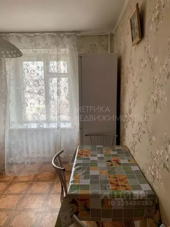 3-к кв. Тюменская область, Тюмень ул. 50 лет Октября, 33 (53.0 м) - Фото 1