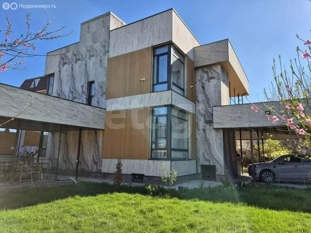 Дом в Ростов-на-Дону, Батуринская улица (300 м) - Фото 1