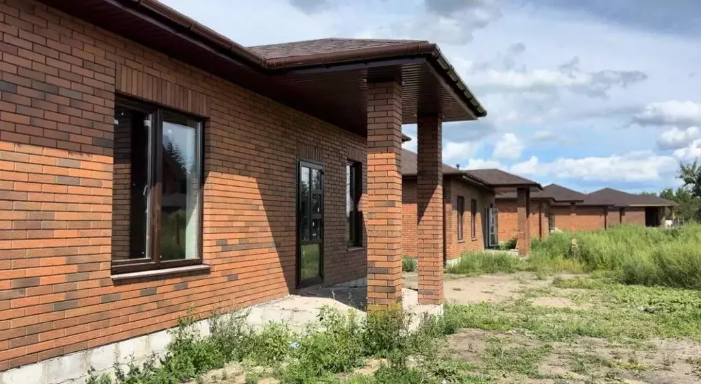 Дом в Белгородская область, Старооскольский городской округ, с. ... - Фото 1