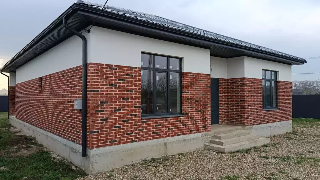 Дом в Адыгея, Тахтамукайский район, Старобжегокай аул Прямой пер. (140 ... - Фото 2