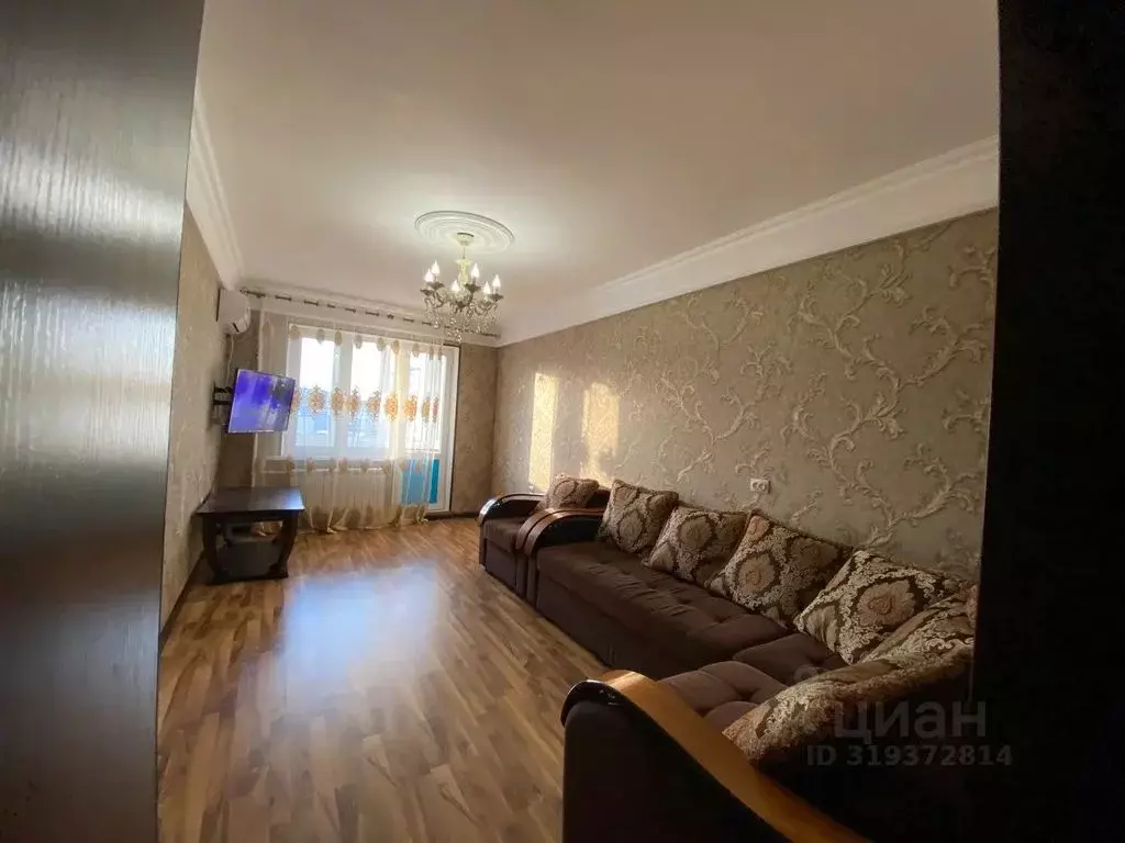 2-к кв. Дагестан, Каспийск просп. Акулиничева, 16 (75.0 м) - Фото 0