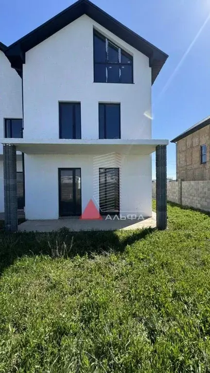 Дом в Крым, Сакский район, с. Уютное ул. Гурзуфская (145 м) - Фото 2