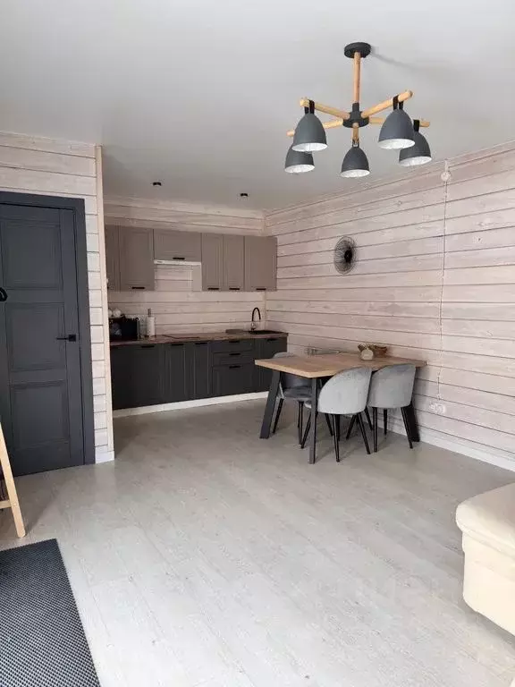 Дом в Иркутская область, Иркутский муниципальный округ, Листвянка рп ... - Фото 1