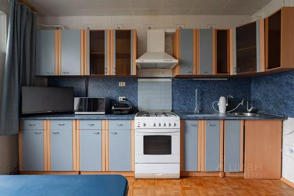 3-к кв. Санкт-Петербург ул. Пограничника Гарькавого, 40к6 (80.7 м) - Фото 0