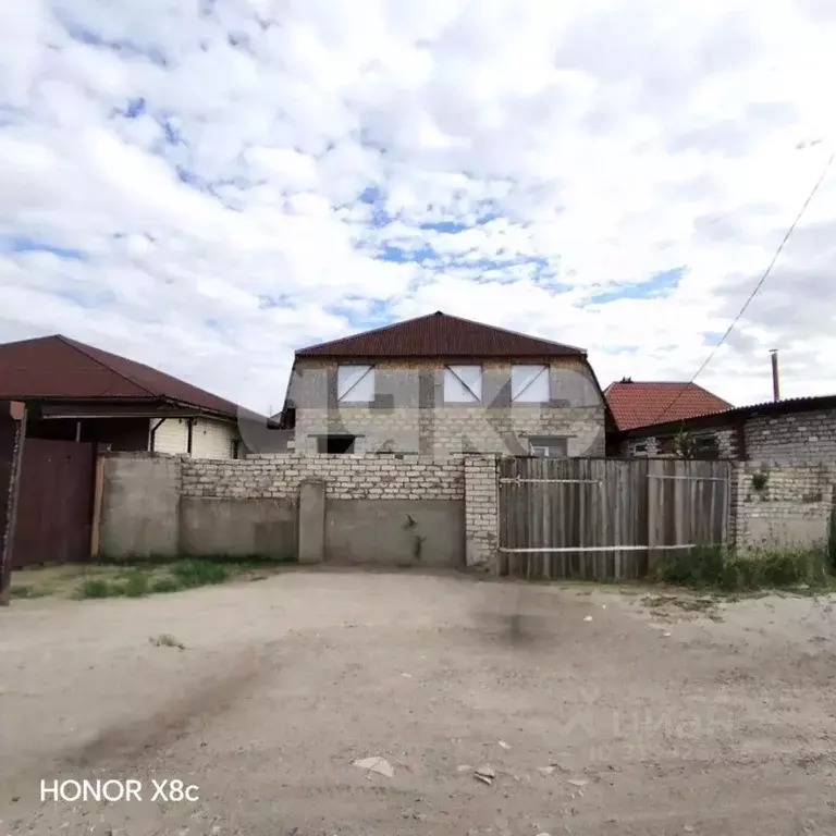 Дом в Волгоградская область, Волгоград ул. 2-я Лескова (200 м) - Фото 0