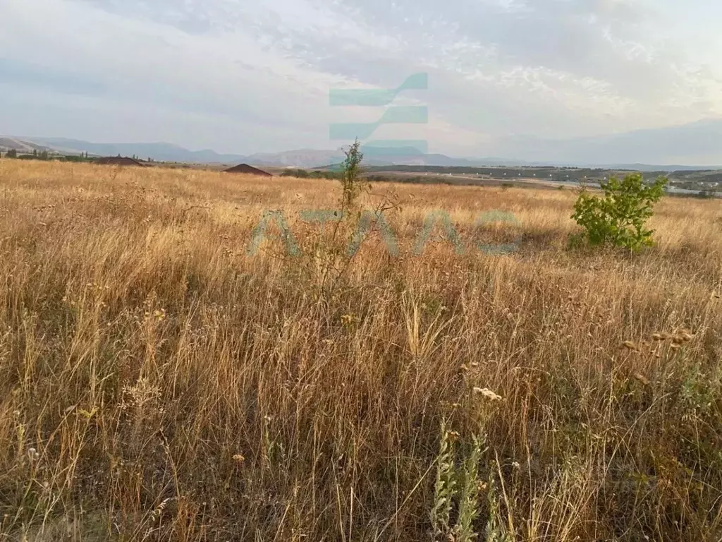 Участок в Крым, Симферопольский район, Трудовское с/пос, с. Ивановка ... - Фото 1