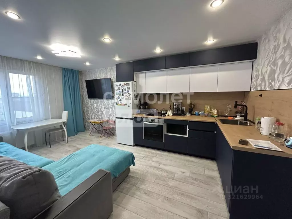 3-к кв. Курганская область, Курган Заозерный жилрайон, 1-й мкр, 12 ... - Фото 0