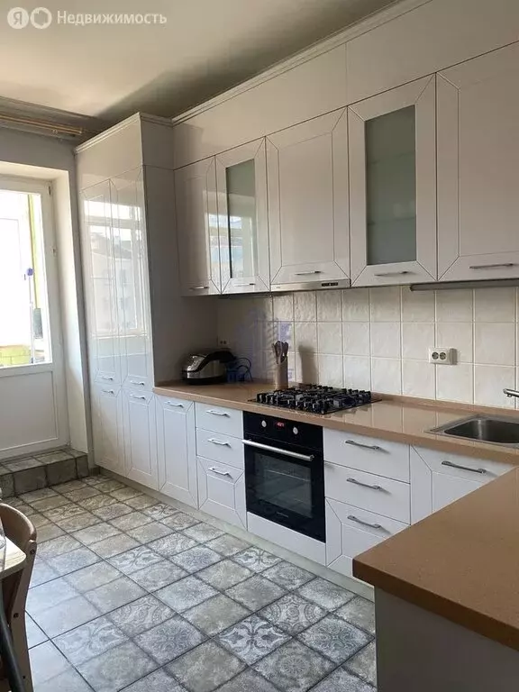 1-комнатная квартира: Чебоксары, бульвар Мефодия Денисова, 10/8 (57 м) - Фото 0