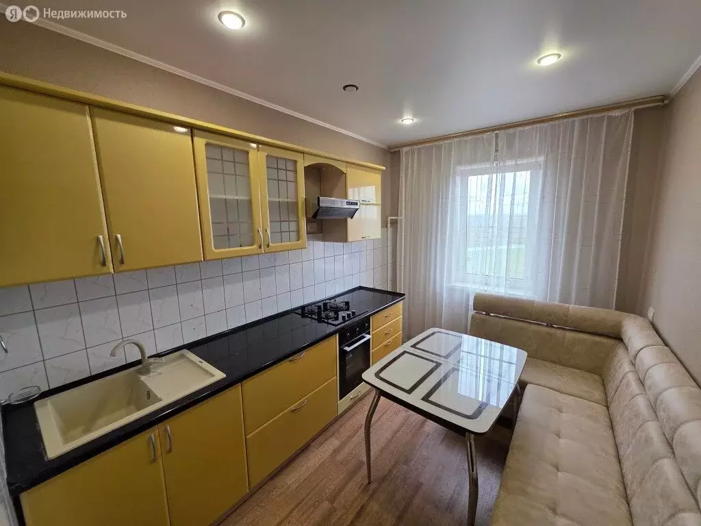 3-комнатная квартира: Щёкино, улица Емельянова, 67 (66.8 м) - Фото 1