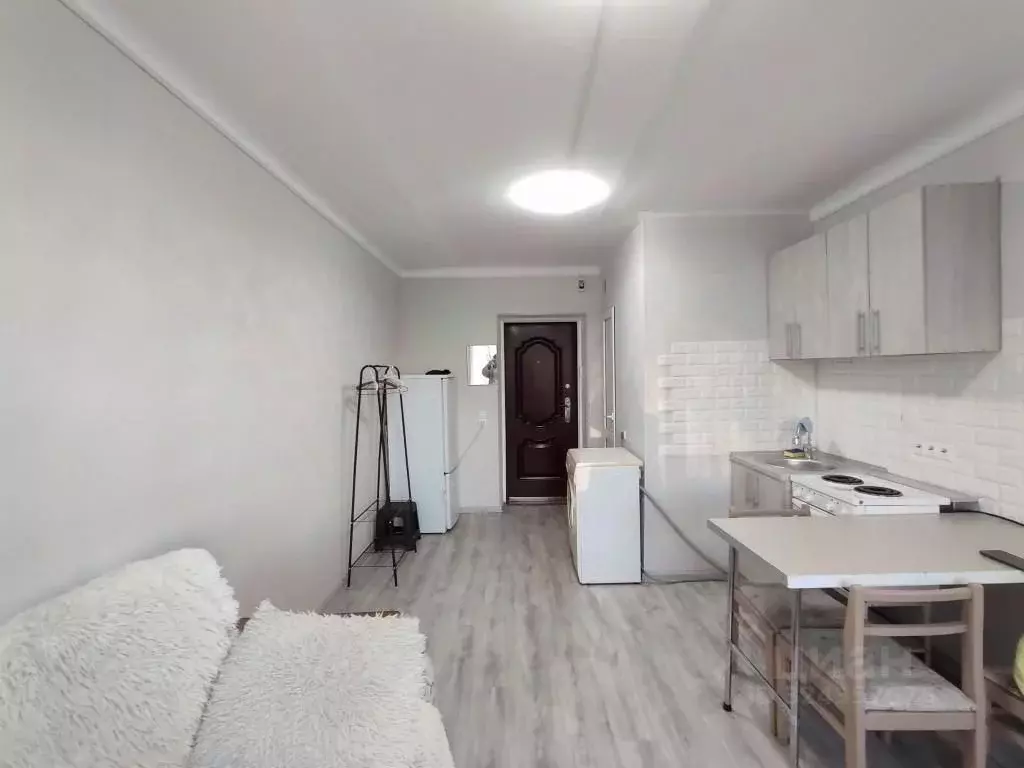 Комната Омская область, Омск просп. Космический, 18 (18.1 м) - Фото 1