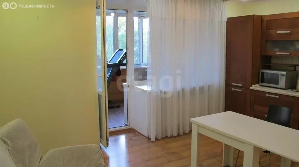 2-комнатная квартира: Новоалтайск, улица Космонавтов, 8А (80 м) - Фото 2