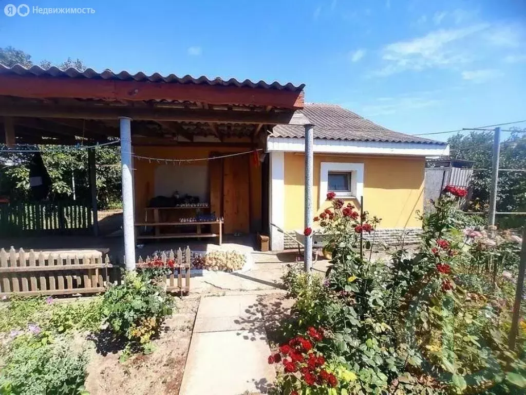 Дом в Сакский район, Молочненское сельское поселение, село ... - Фото 1