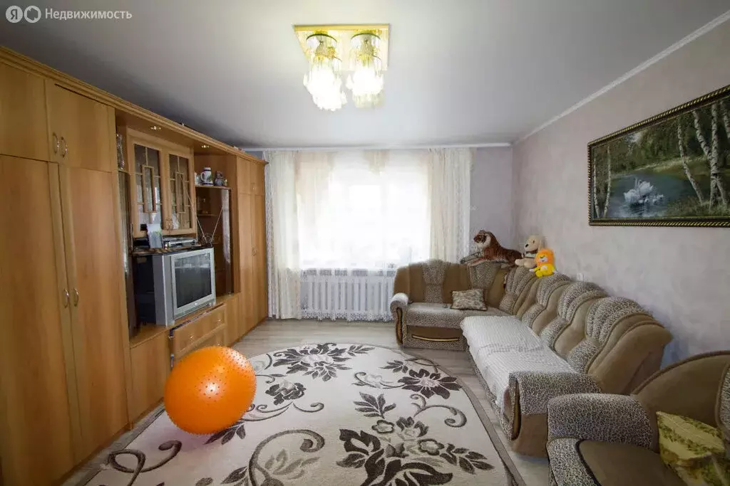 3-комнатная квартира: Заводоуковск, улица Хахина, 2 (64.5 м) - Фото 1