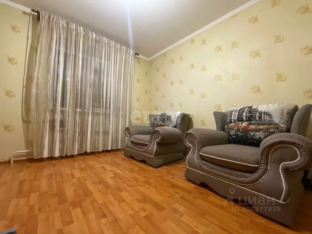 3-к кв. Оренбургская область, Оренбург Лесозащитная ул., 14 (79.8 м) - Фото 0