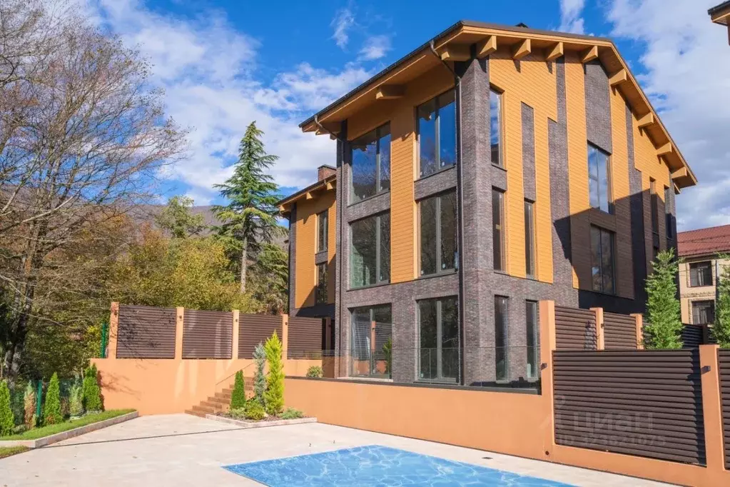 Дом в Краснодарский край, Сочи городской округ, Красная Поляна пгт  ... - Фото 1