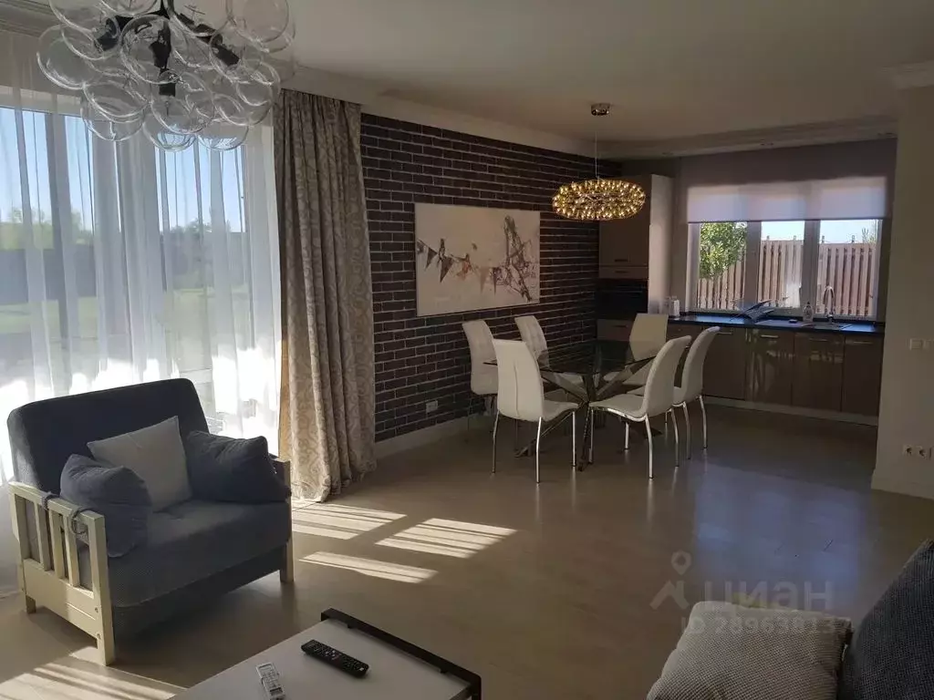 Дом в Краснодарский край, Темрюкский район, Ахтанизовское с/пос, пос. ... - Фото 1